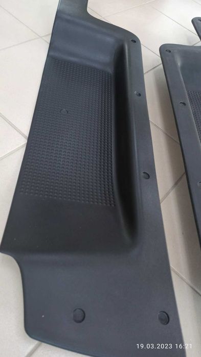 Внутрішні пороги салону.правий та лівий на Renault Trafic, Opel Vivaro