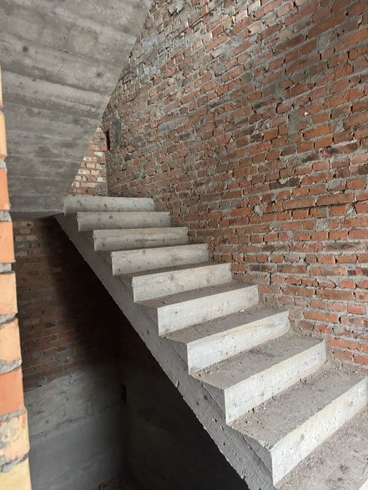 Продаж окремостоячого будинку, котеджу