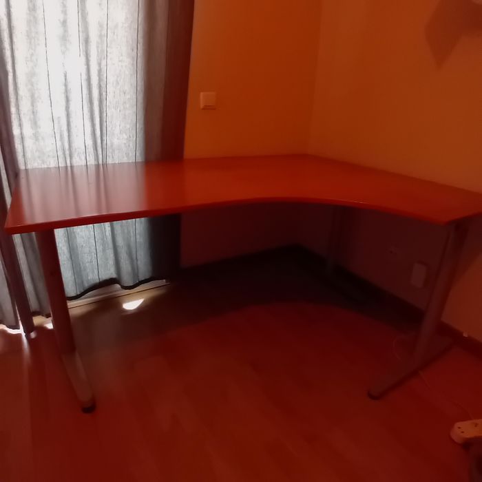 Secretária de canto