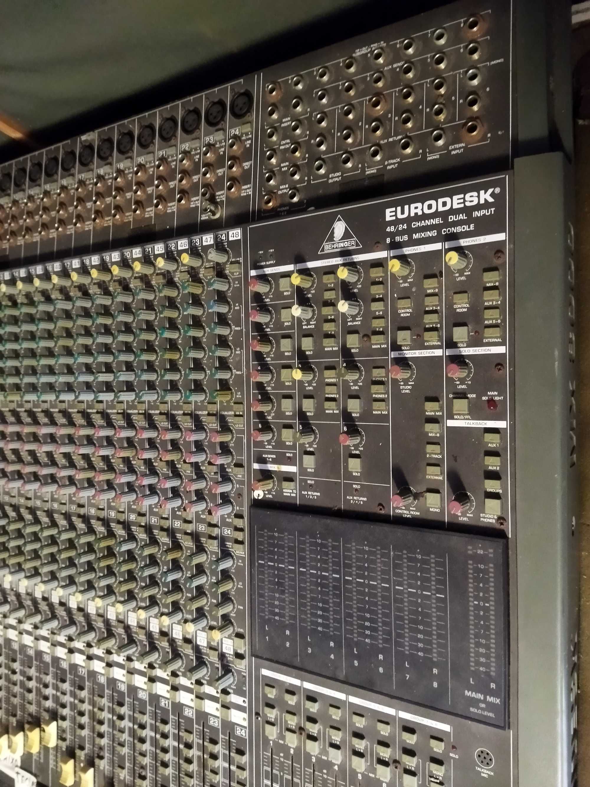 Behringer Eurodesk MX8000 48/24