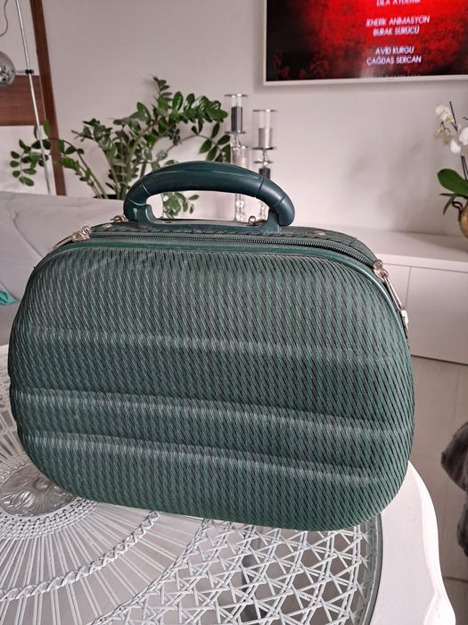 Kuferek walizka na kosmetyki