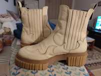 Botas em pele 37