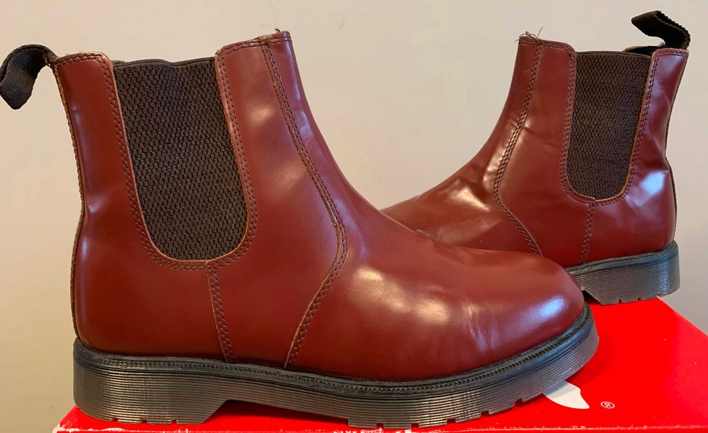 Английские челси Catesby  Cherry Red подошва Air Wair от Dr.Martens 43