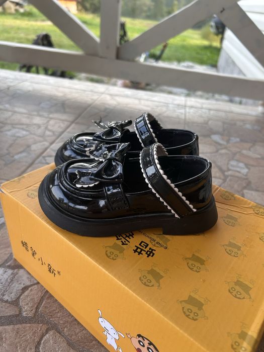 Мештика для дівчинки в ідеальному стані