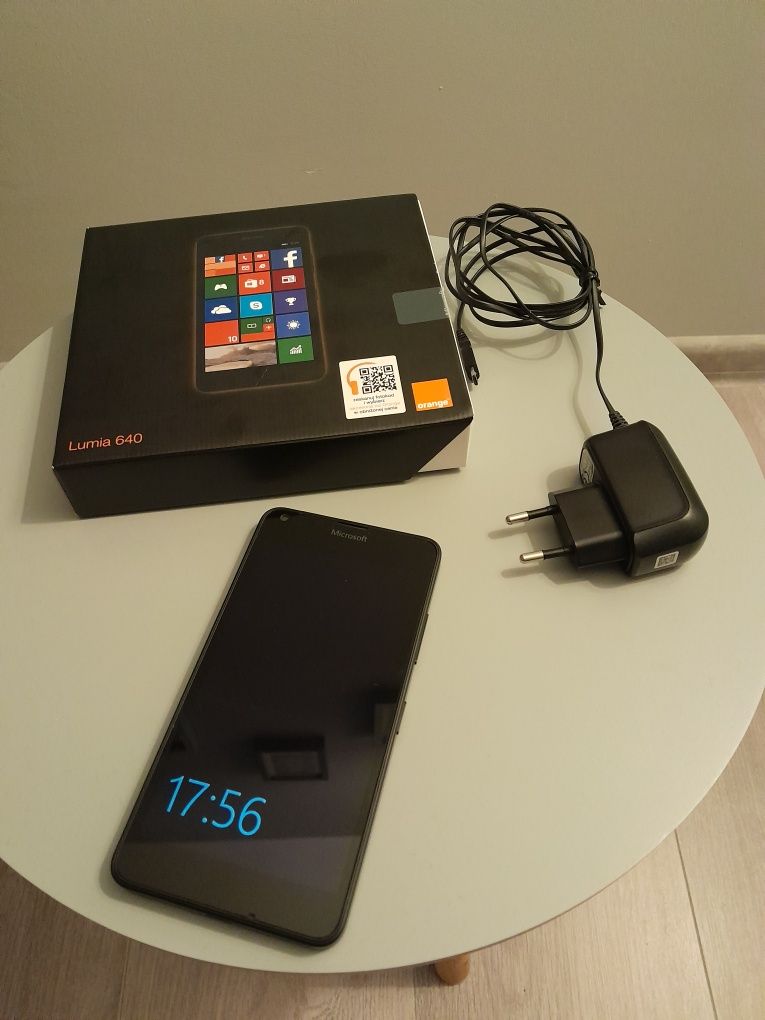 Smartfon Microsoft Lumia 64 LTE, etui. Idealna .Wysyłka.