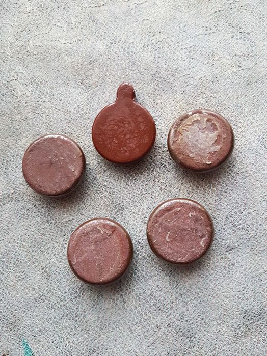 Кулон нуга бест оригінал з золотистою емблемою