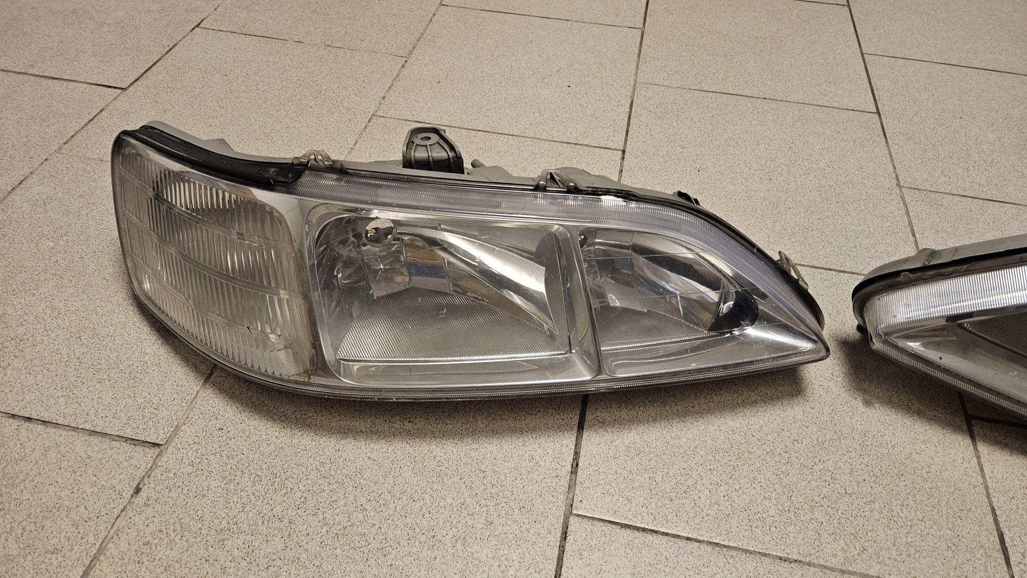 Honda Accord 6 98-00 reflektory P i  L