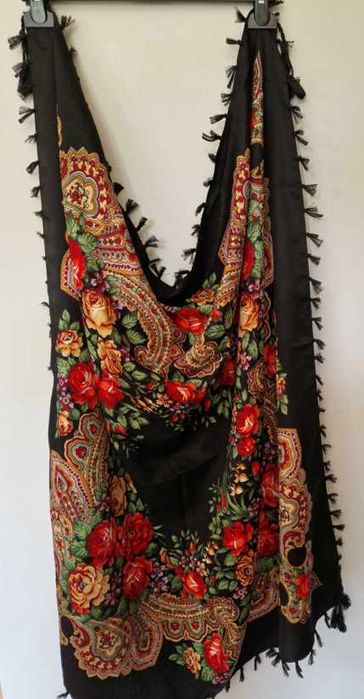 Chusta ludowa, góralska, czarna w kwiaty