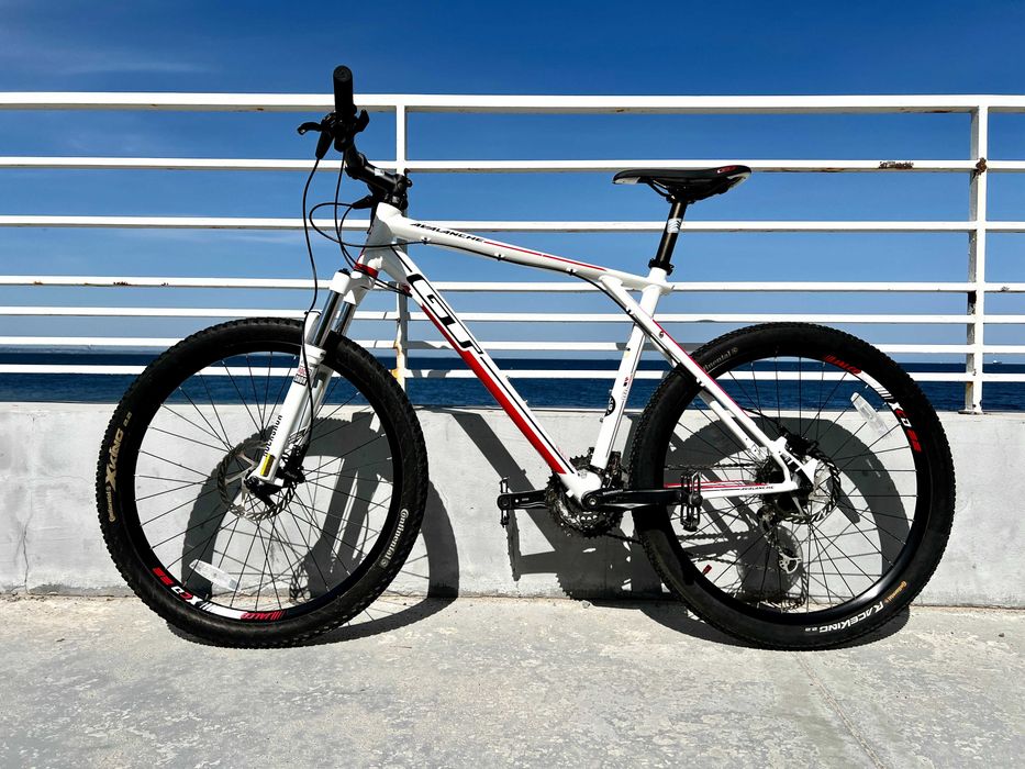 Велосипед GT Avalanche® Elite 26 Deore XT Вилка RockShox