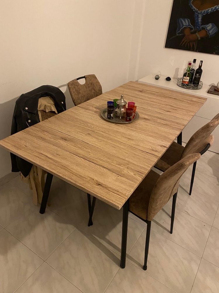 Conjunto mesa de jantar com cadeiras