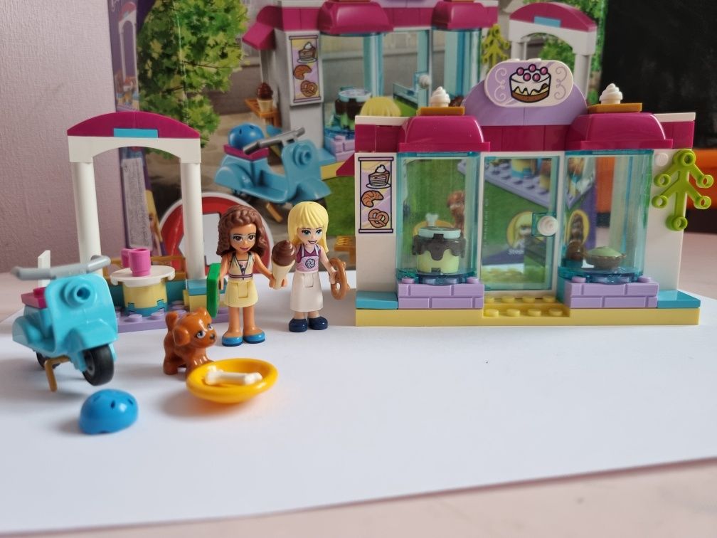 Конструктор LEGO Friends Кондитерська у Хартлейк-Сіті 41440