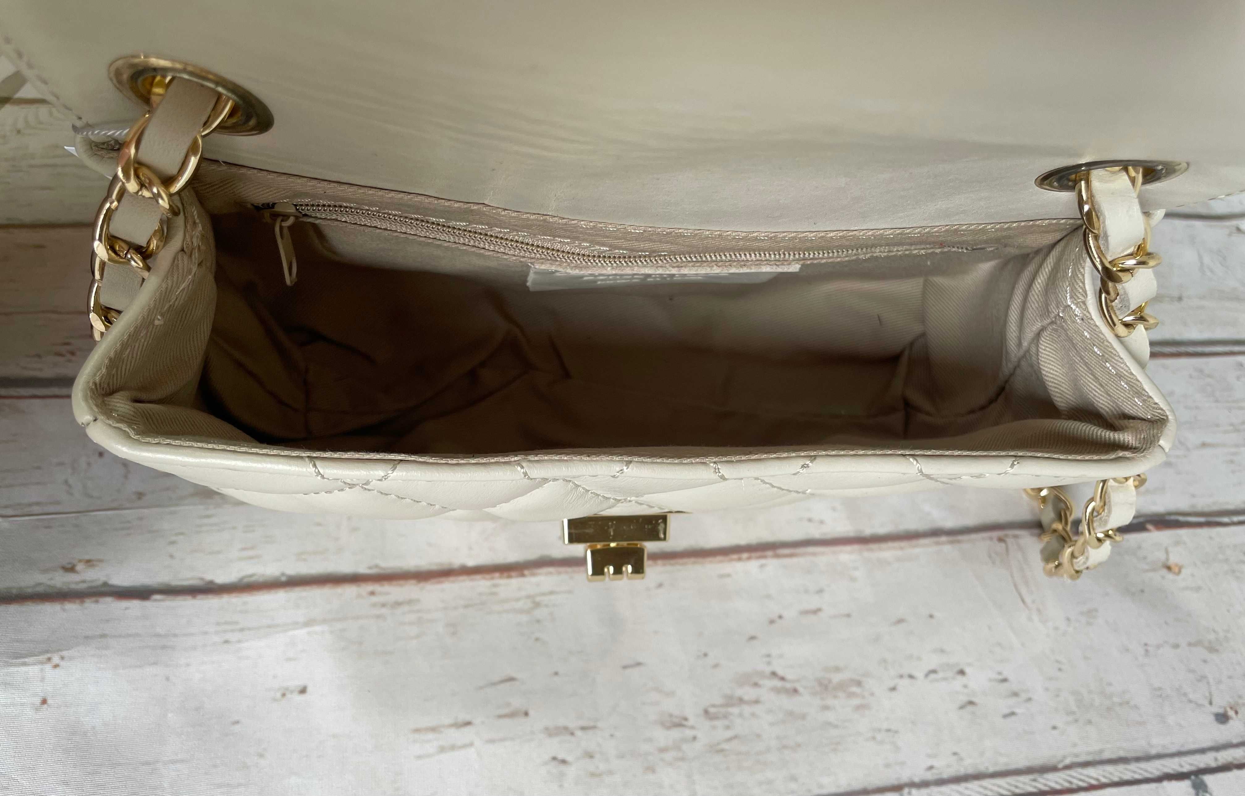 Італійська шкіряна сумочка стьогана в стилі шанель світла бежева
