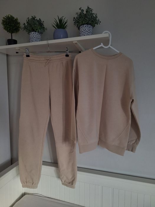 Dres 146 dla dziewczynki bluza I spodnie dresowe beżowy