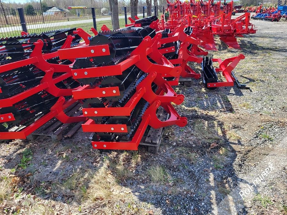 Na łożyskach wał strunowy zębaty Transport