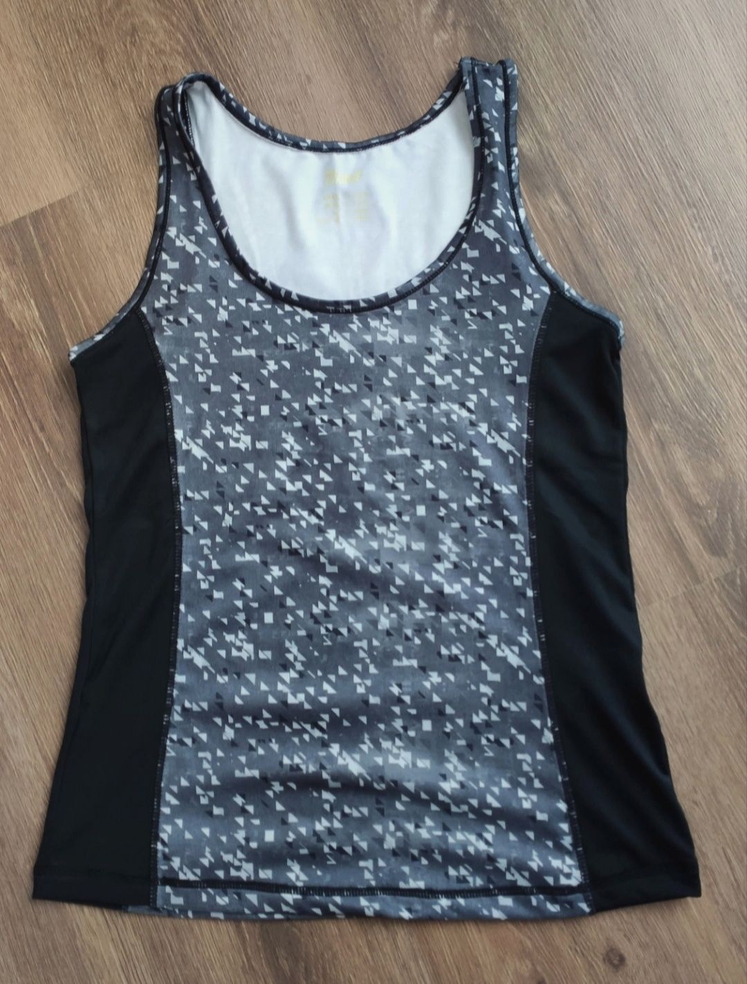 Sportowy top fitness