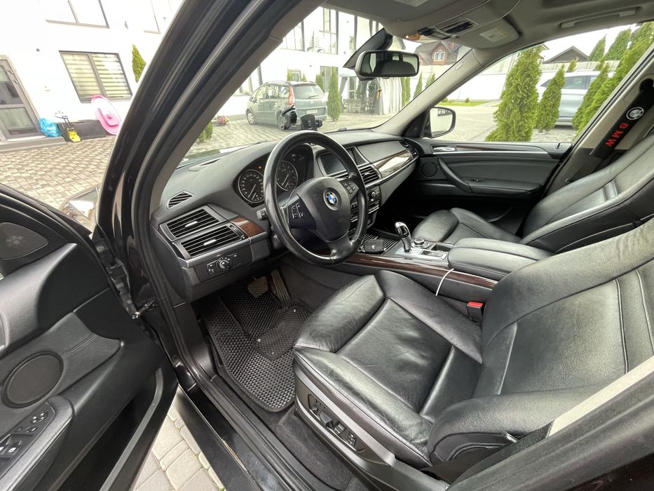 Автомобіль BMW X5
