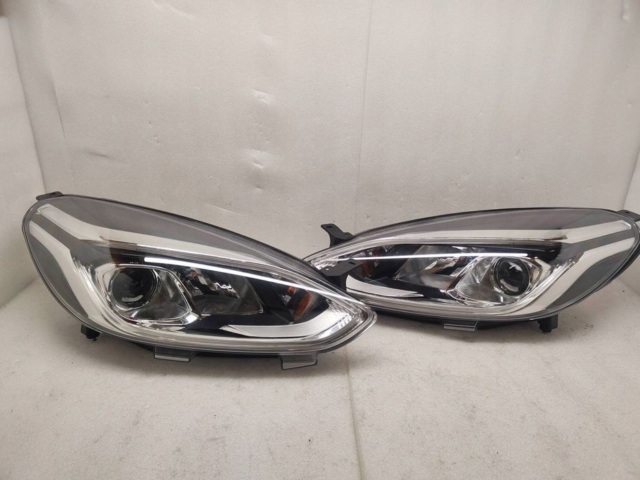 Ford Fiesta MK8 SOCZEWKA BEAM Komplet Lamp L1BB-13E014-CE, L1BB-13E015-CE