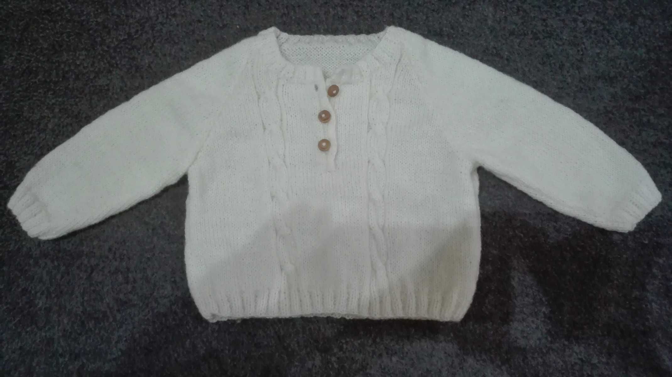 Casaquinho  camisola malha bebé feito por avó com  caixa embrulho