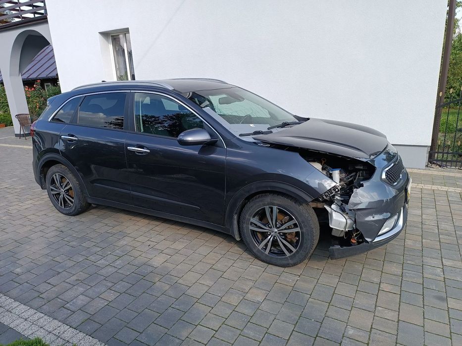 Kia Niro KIA Niro 1,6 benzyna hybryda 135 tyś km przebiegu Oryginalny lakier