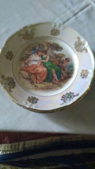 Терміновий розпродаж посуди.