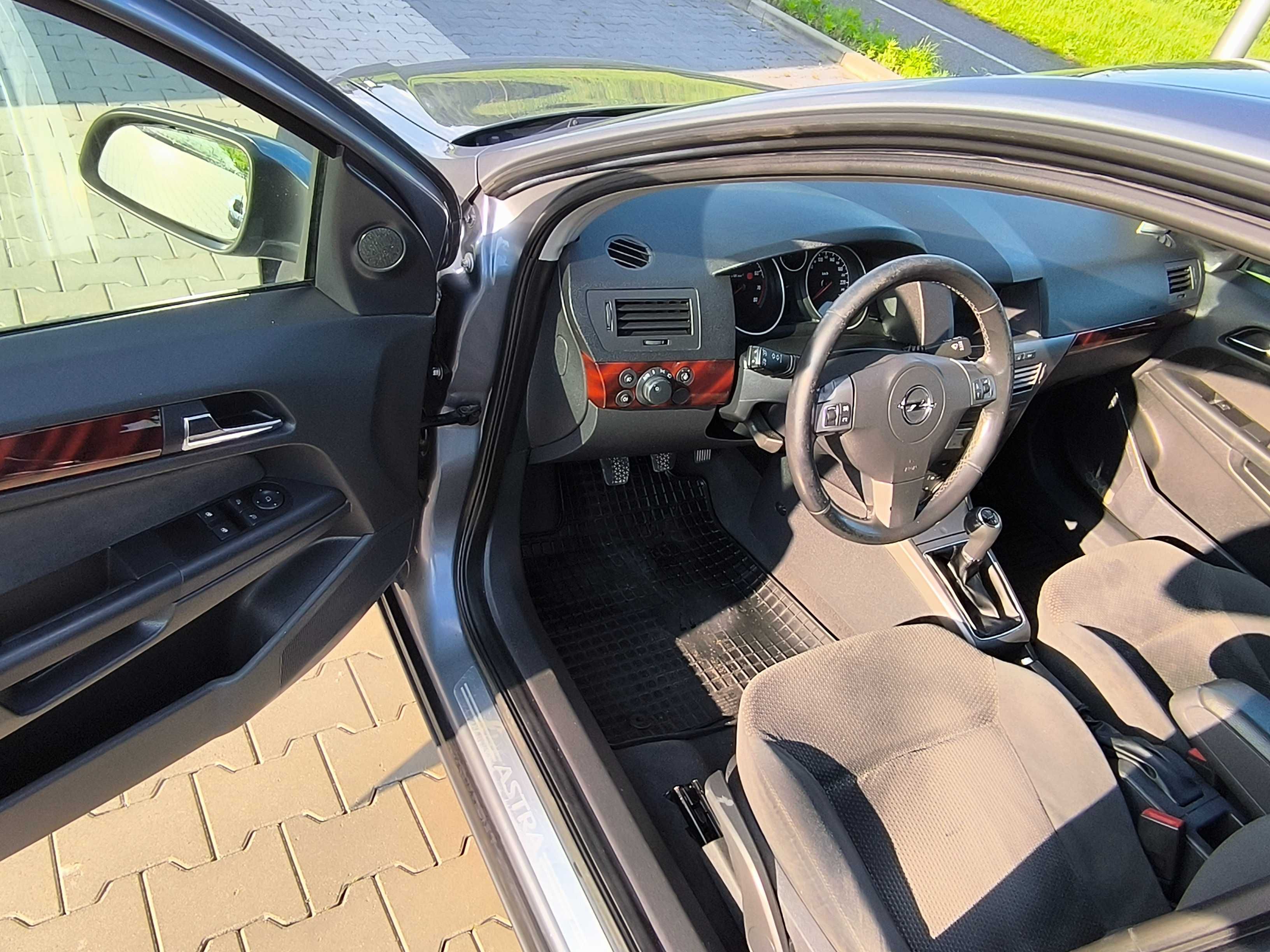 Opel Astra H 1,8Benzyna Sprowadzona