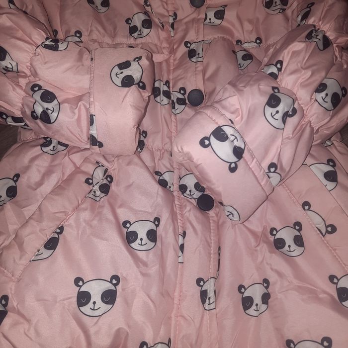 Зимова куртка на дівчинку.