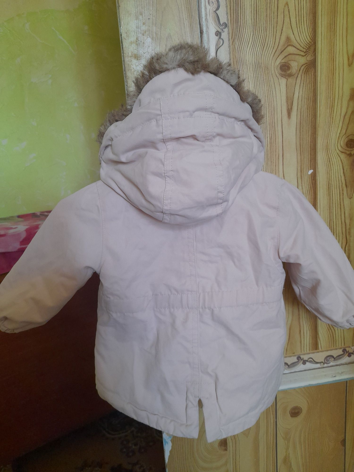 Куртка Н&М утеплена для дівчинки 68см,4- 6 місяців