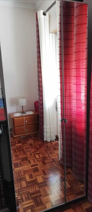 Roupeiro Ikea com 02 portas em Espelho