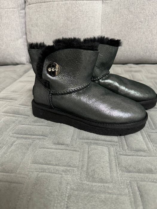Шкіряні зимові черевики UGG