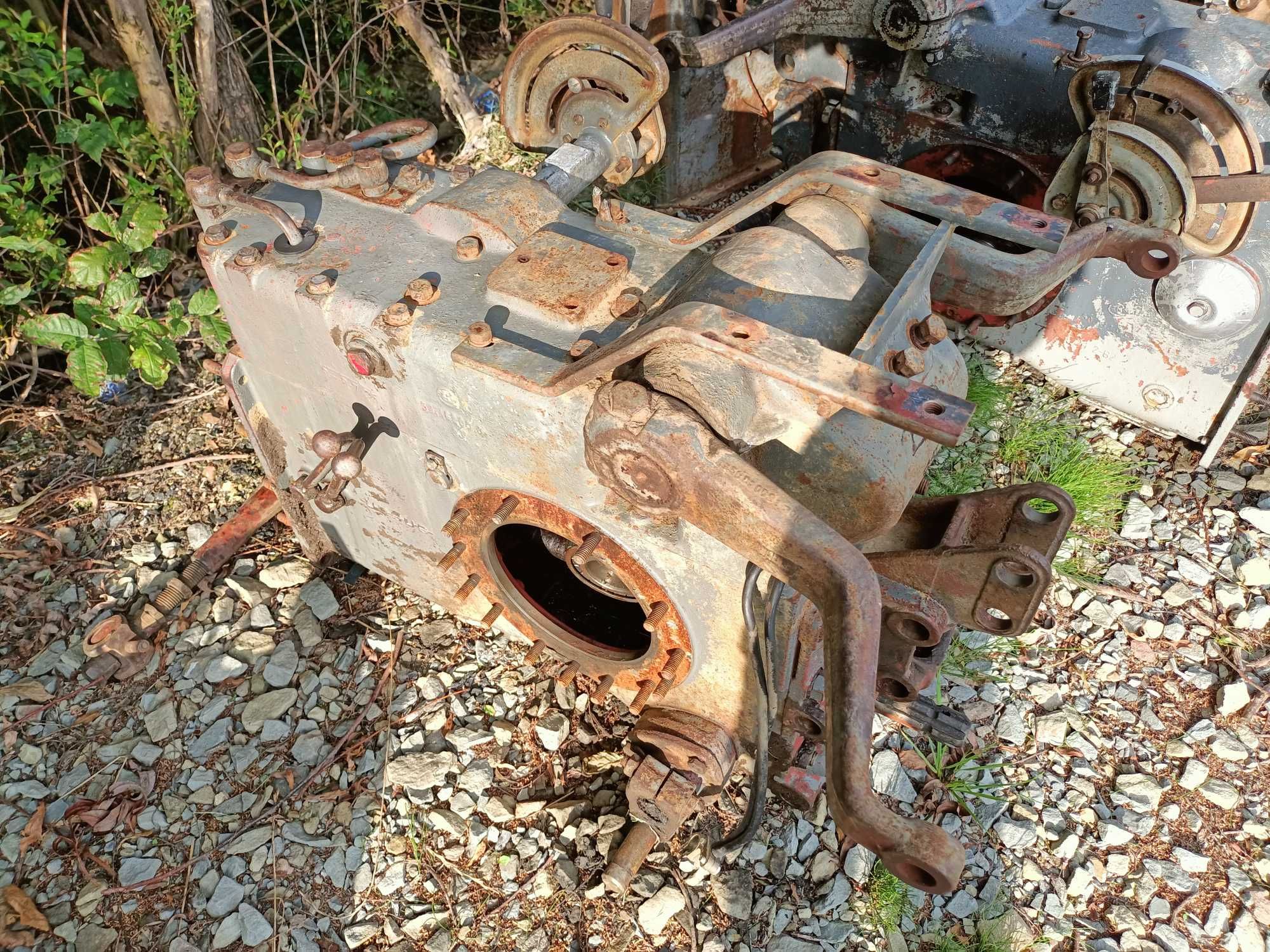 Obudowa tylnego mostu podnośnik zwolnice ursus c335 c330,c328 WYSYŁKA