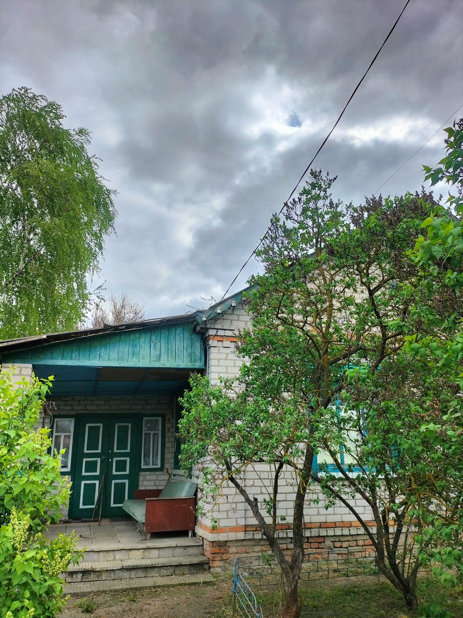 Великий приватний будинок неподалік міста Миргорода