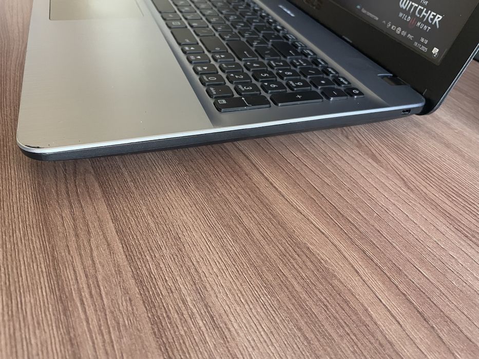 Игровой ноутбук Asus/i3-6006/8 GB/ 240 SSD/GeForce 920M 2 GB