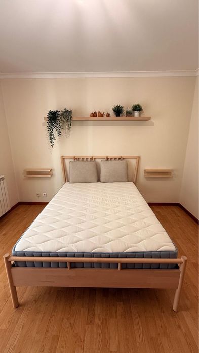 Cama casal com colchão IKEA