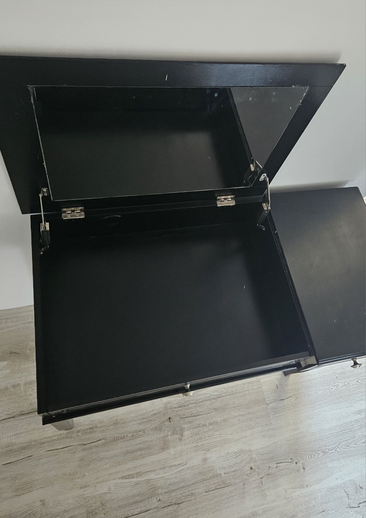 Czarna toaletka z lustrem 92cm x 45cm