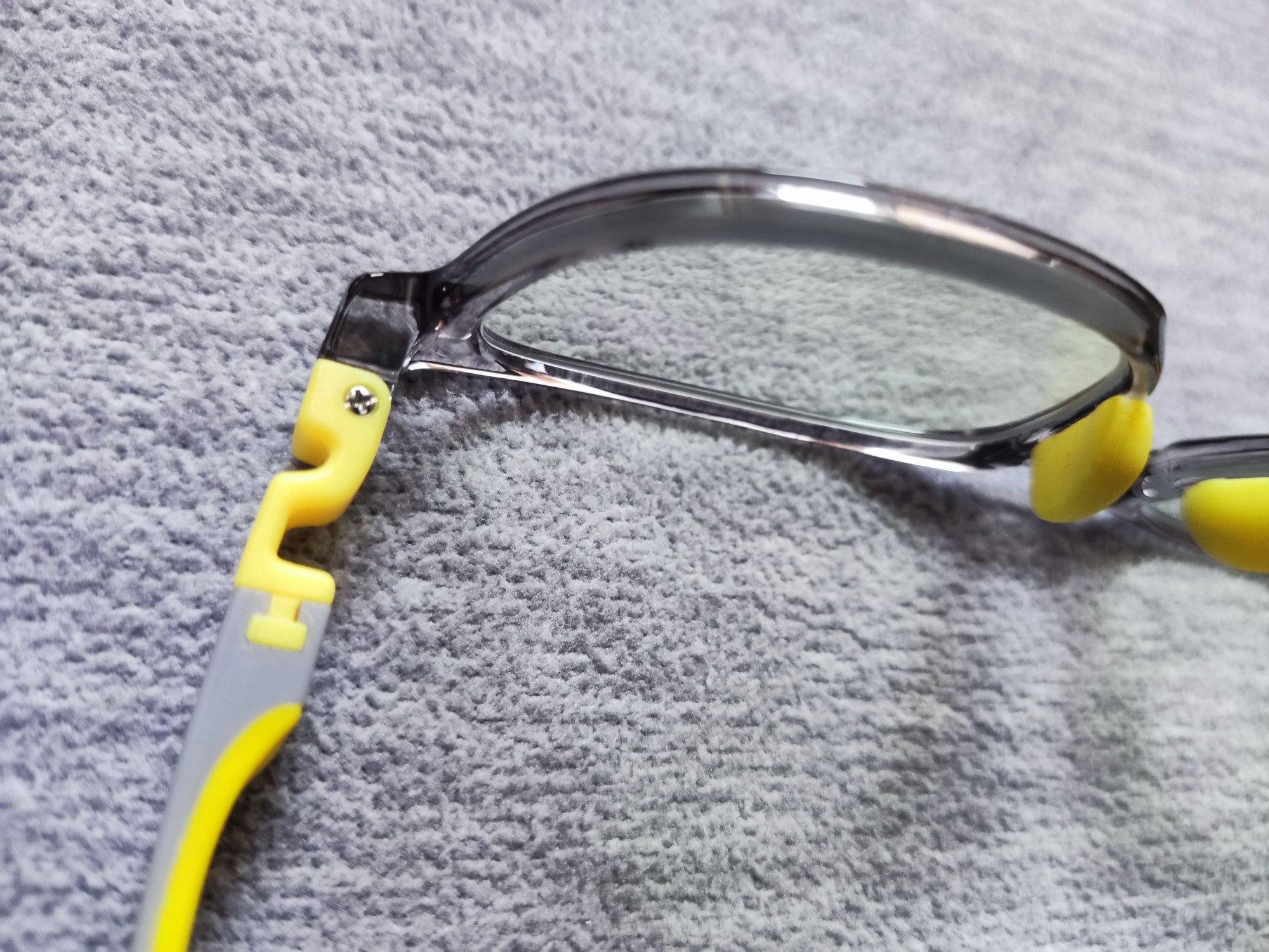 Nowe okulary korekcyjne +0,5 dziecięce, PD 52mm, antyreflex, połówki