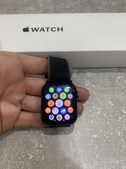 Apple watch se  sport loop