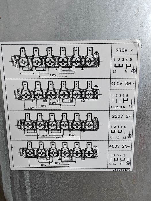 Продаю електричну плиту Zanussi ZCE9550G1W (б/в)

Проста та надійна ел