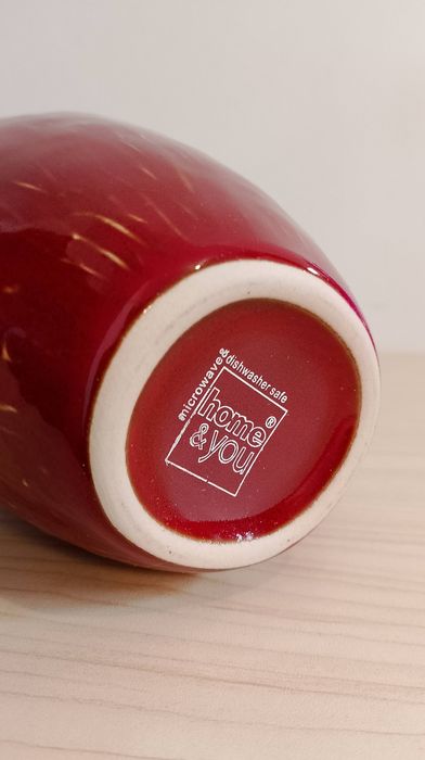 Piękny duży kubek Home&You, czerwony zdobiony, 400 ml /nowy/.