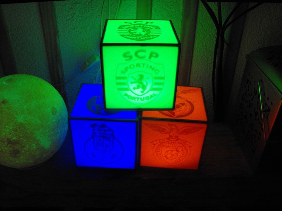 Candeeiro de Secretária "CUBO"