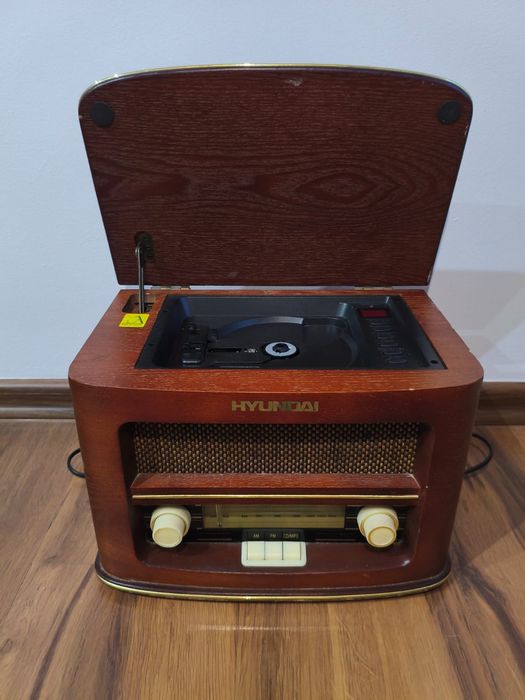Radio Hyundai Retro RC606