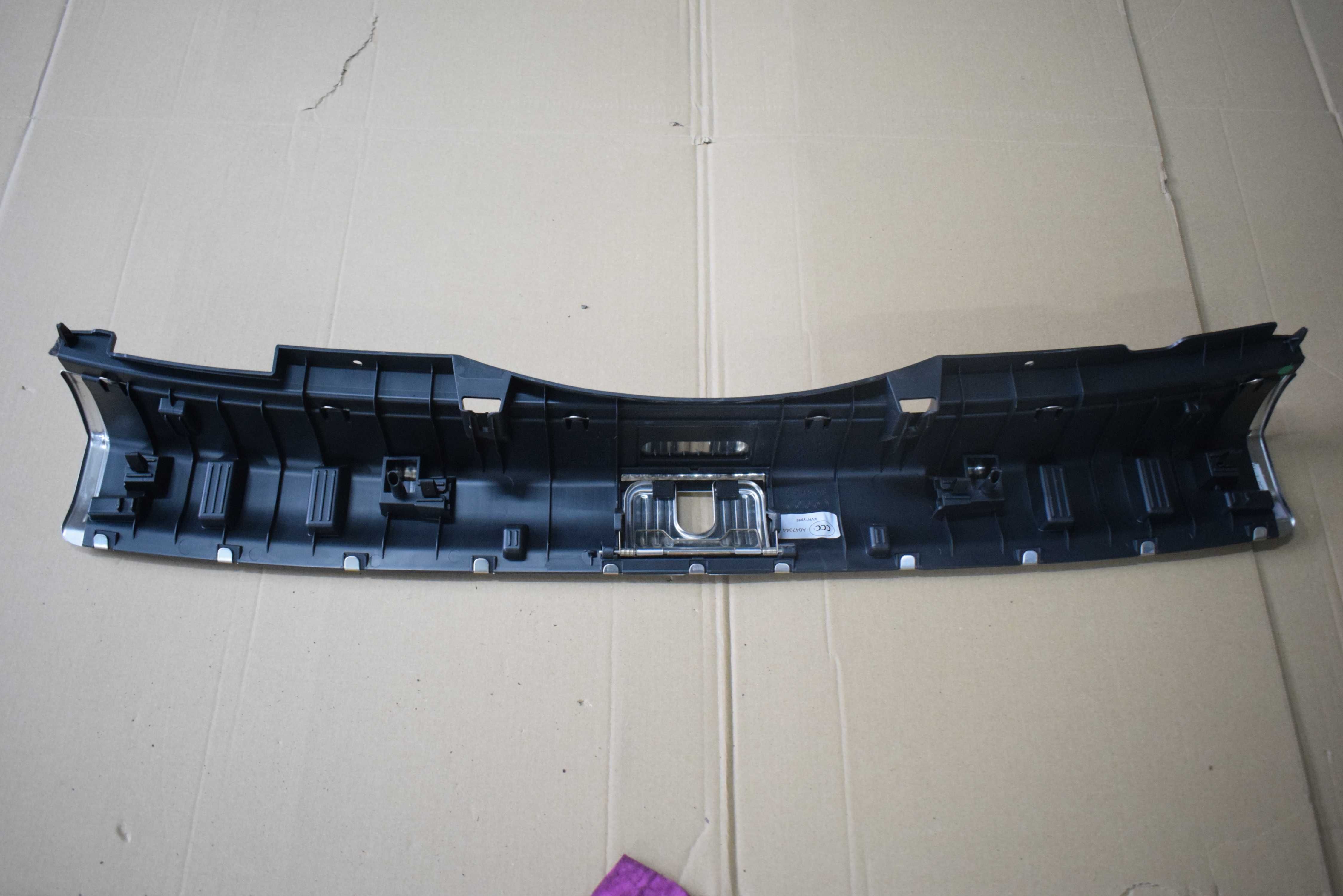 osłona pasa tylnego bagażnika  AUDI A4 B9 8W KOMBI 17R.8W9.864513