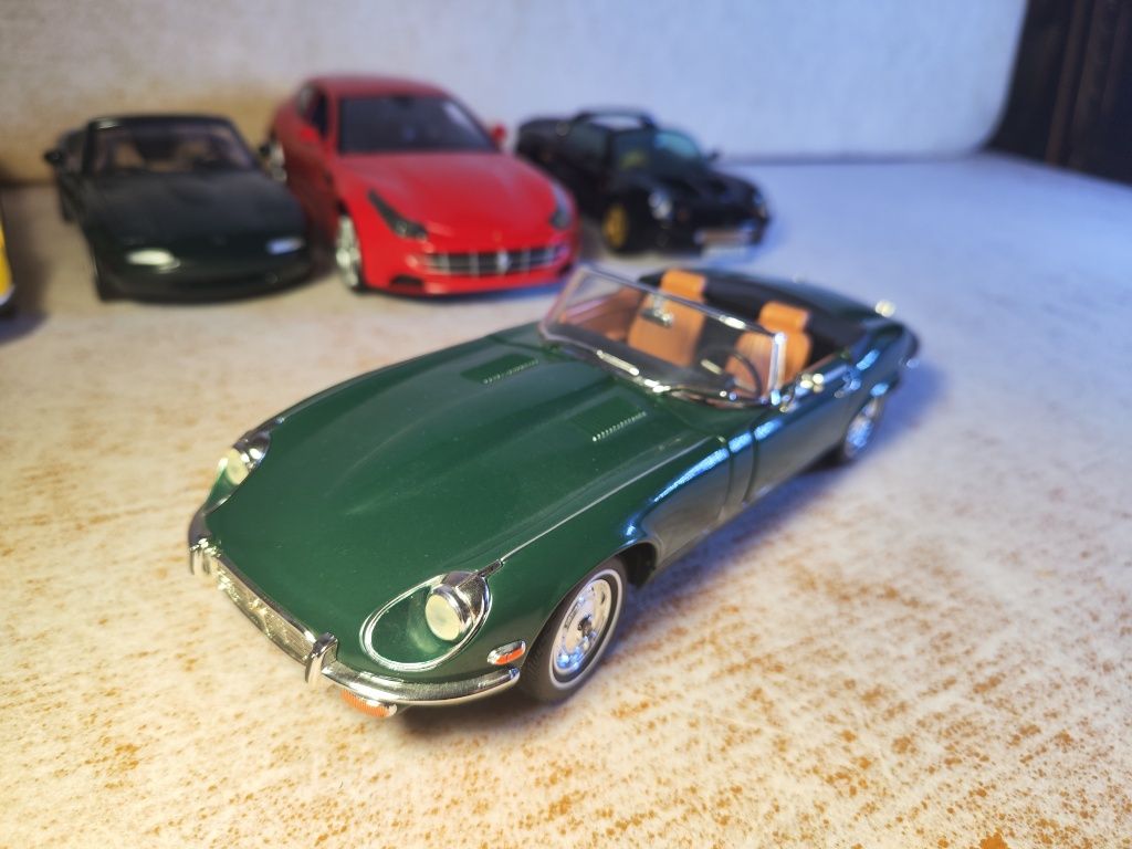 Jaguar e type 1:18 roadsignature