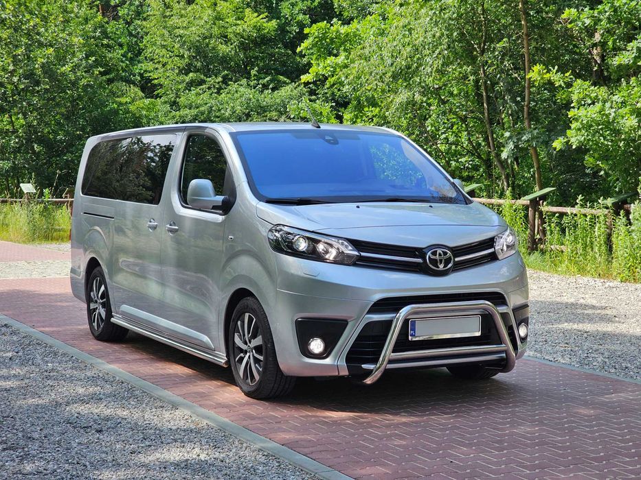 Transport na lotnisko Chopina / Okęcie bus 7 osób, foteliki dziecięce