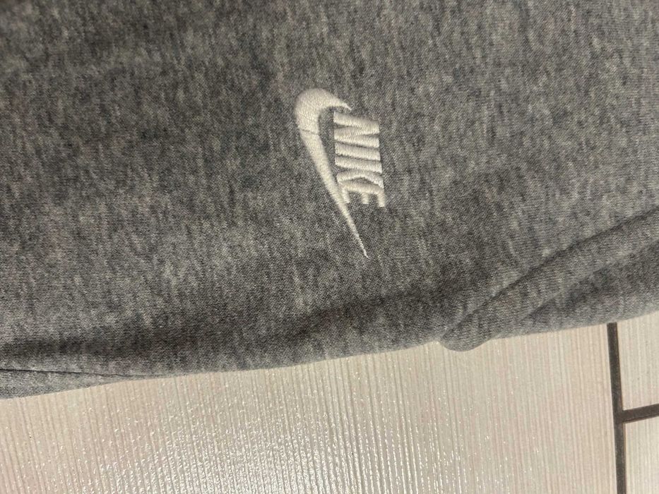spodnie dresowe Nike, chłopięce rozm. 147-158 cm, stan idealny