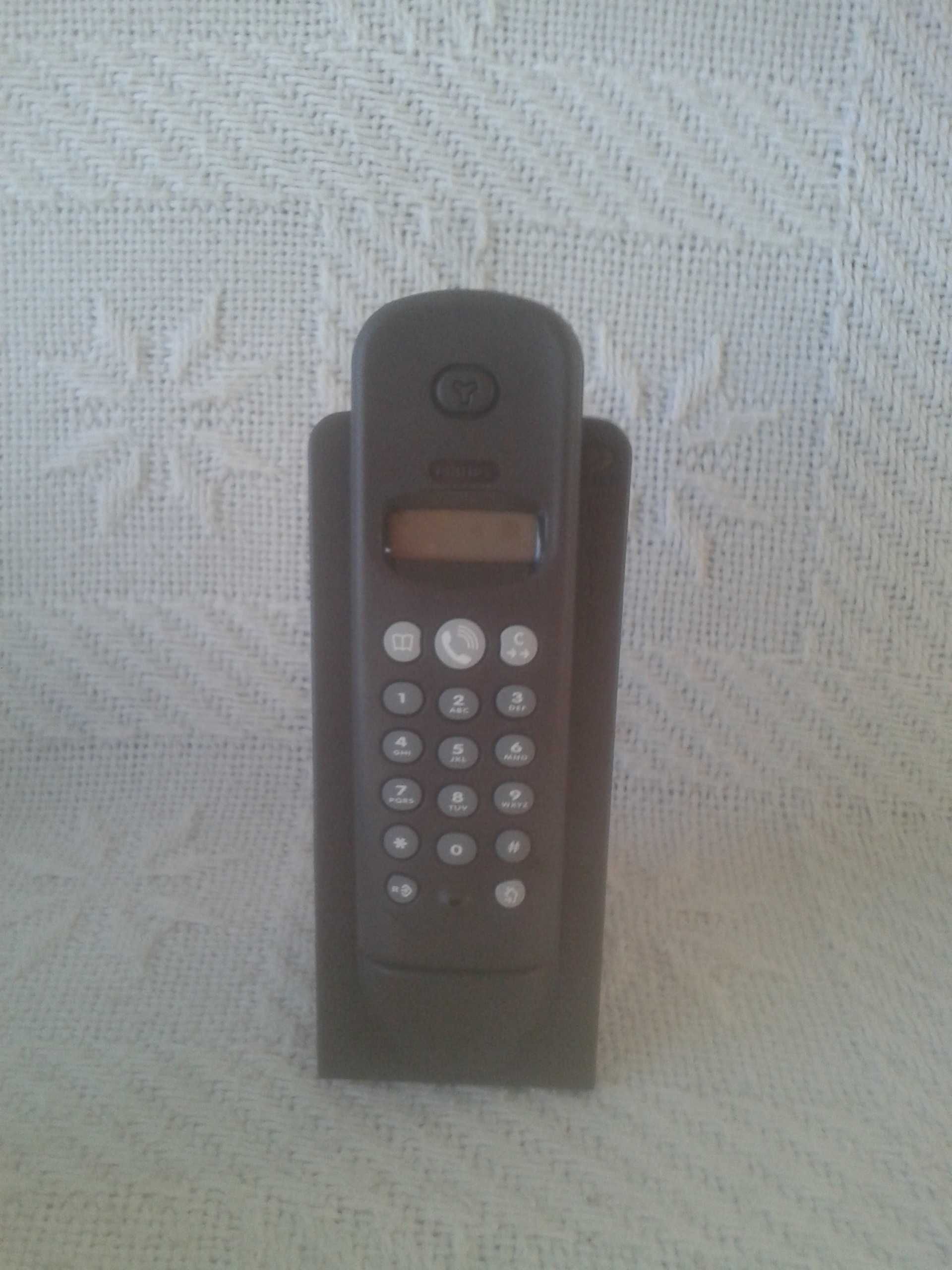 Nowy telefon bezprzewodowy firmy Philips Xalio 200