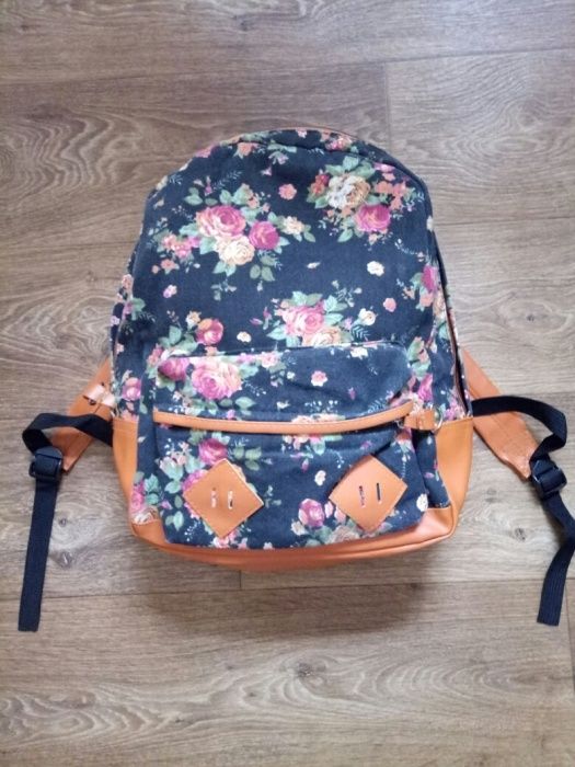 Рюкзак с цветочным принтом