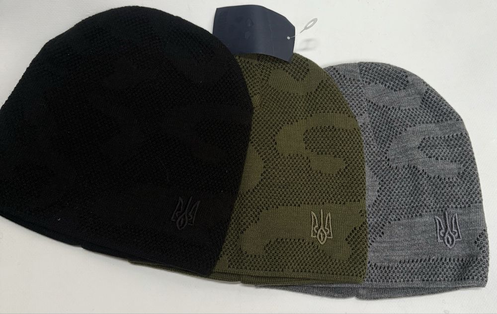 Тепла чоловіча  шапка