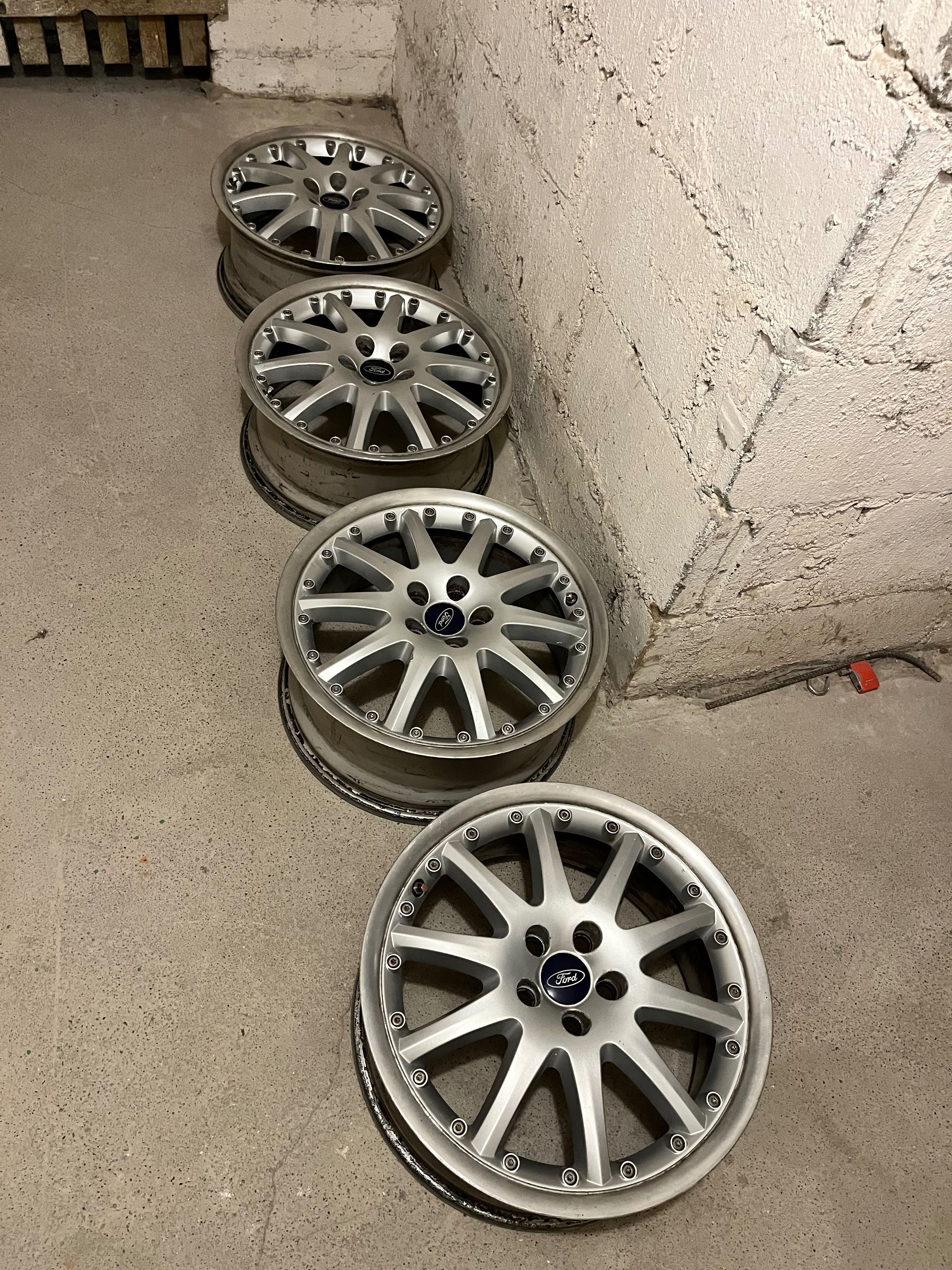 Sprzedam felgi samochodowe z oponami letnimi Ford