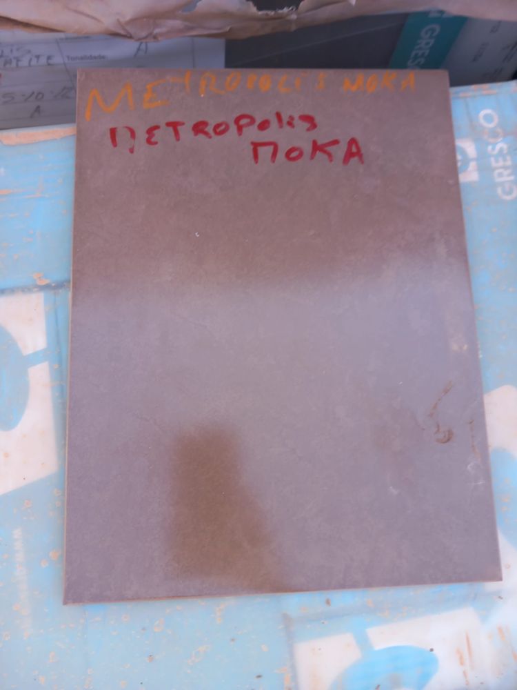 Vende-se 10 mil metros2 de azulejo de primeira
