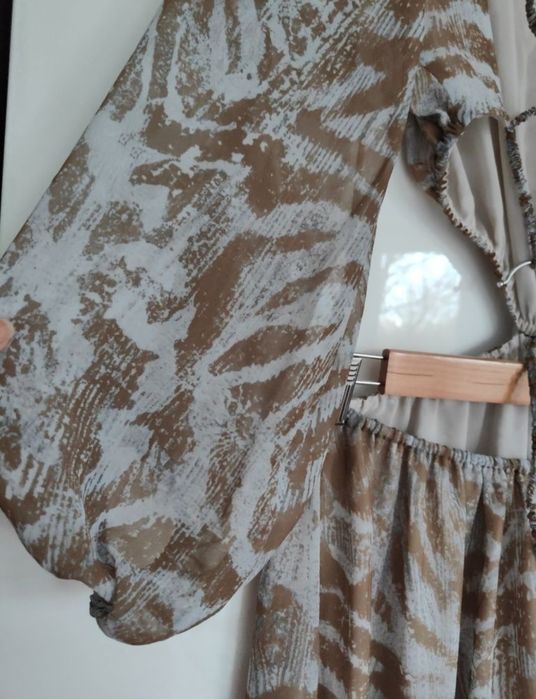 Zwiewna długa Sukienka z wycięciami i ozdobnymi plecami Zara xS